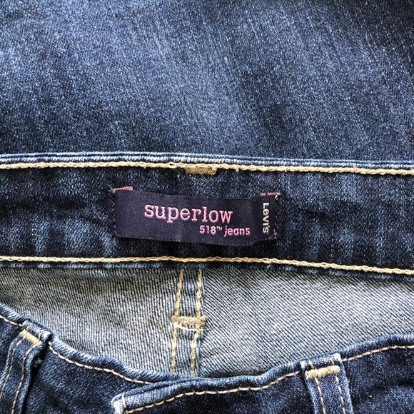 Levi women’s jean 518 super low Fits size 6 - Picture 4 of 4